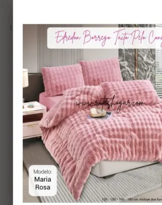 Edredón y cortinas de terciopelo