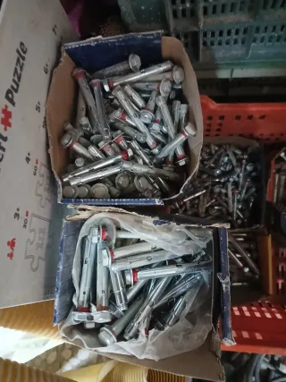 Tirafondos metálicos para ferretería