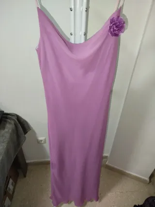 Vestido lila con flor