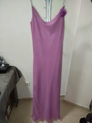 Vestido lila con flor