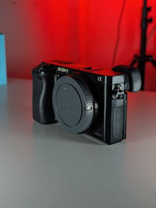 Cámara Sony Alpha A6000 + Accesorios