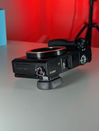 Cámara Sony Alpha A6000 + Accesorios