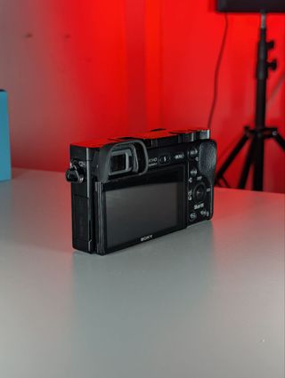 Cámara Sony Alpha A6000 + Accesorios