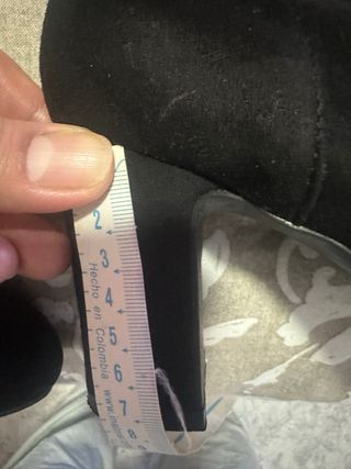 Botas altas negras con cordones y cremallera