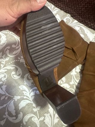 Botas de tacón altas marrones nuevas sin estrenar