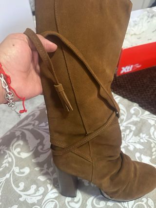 Botas de tacón altas marrones nuevas sin estrenar
