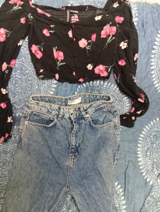 Conjunto Top Flores y Vaqueros Lavados
