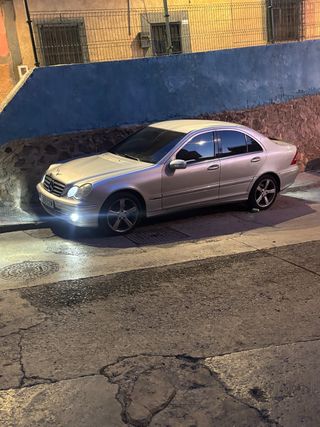 Mercedes-Benz Clase C 2004