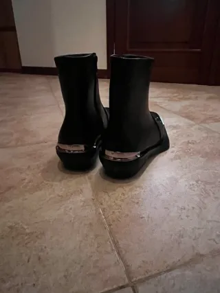 Botines negros punta cuadrada tachas EU 45