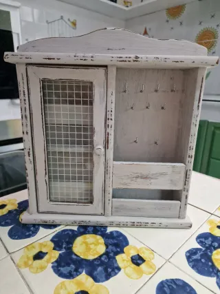 Portachiavi e portalettere shabby