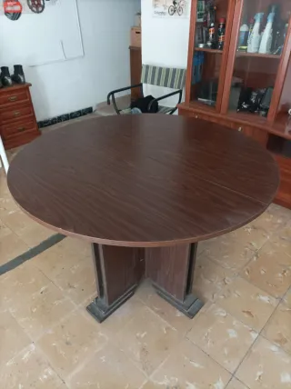Mesa redonda de madera