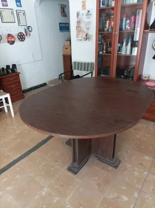 Mesa redonda de madera