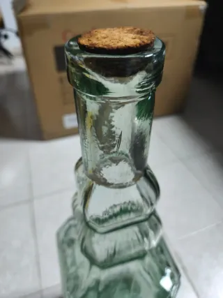 Botella de vidrio con grifo