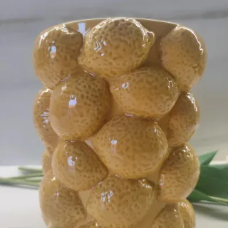 Jarrón de cerámica con diseño de limones