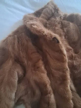 Abrigo de piel marrón