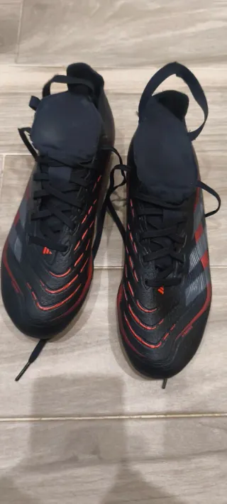 Adidas Predator Multisuperficie Negro/Rojo