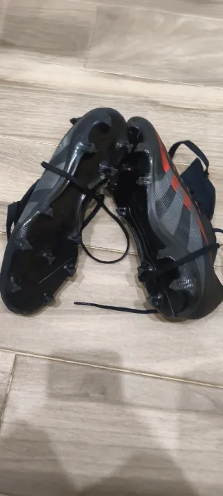 Adidas Predator Multisuperficie Negro/Rojo