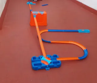 Hot Wheels Pista Deluxe Stunt Box