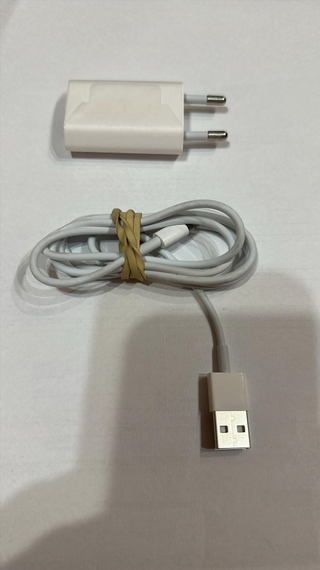 Cable y cargador original de uso 5€ el pa