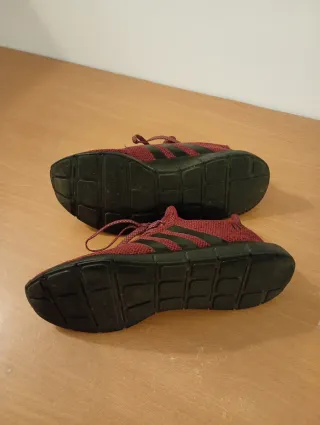Adidas Swift Run burdeos talla 40 2/3