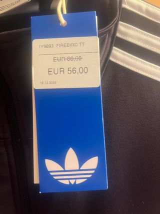 Chaqueta Adidas morada con rayas blancas