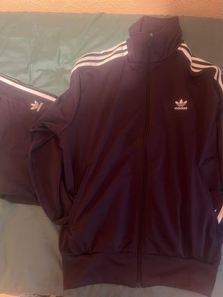 Chaqueta Adidas morada con rayas blancas