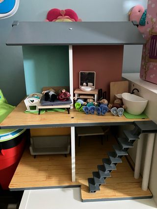 2 Casas de madera para muñecas