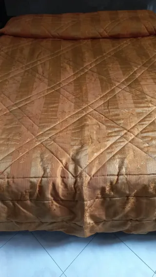 Copriletto matrimoniale color oro/arancio 260x270