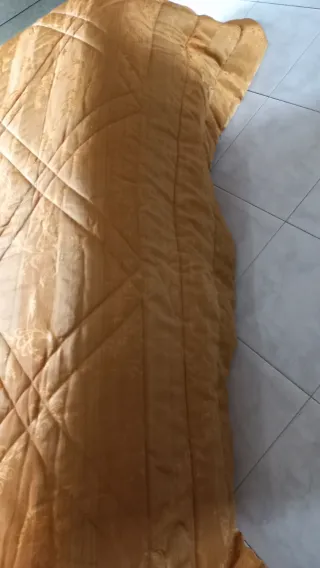 Copriletto matrimoniale color oro/arancio 260x270