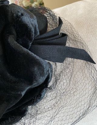 Tocado años 50 con velo