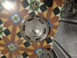 Bicicleta BMX plateada y dorada