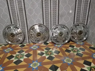 Bicicleta BMX plateada y dorada