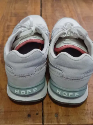 Zapatillas Hoff grises, blancas y verde pastel.