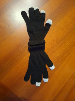 Guanti neri con punte touch screen