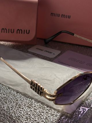Gafas de sol Miu Miu doradas y moradas