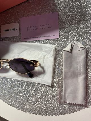 Gafas de sol Miu Miu doradas y moradas