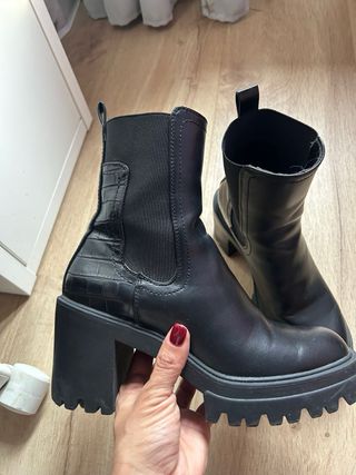 Botines negros Stradivarius