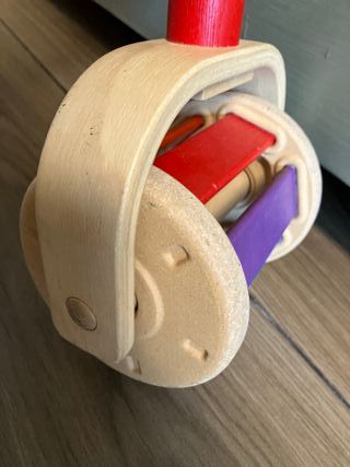 Sonajero de arrastre de madera