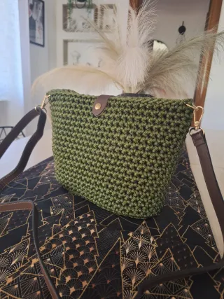 Borsa uncinetto verde con tracolla