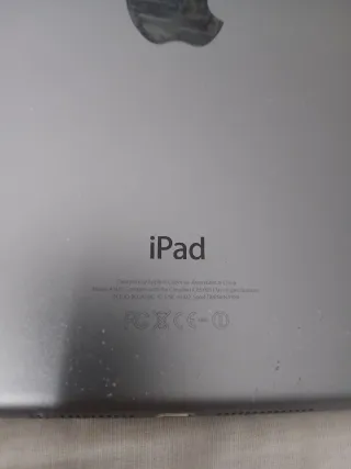 2 iPads Apple (Gris y Plateado) 30€ cada una