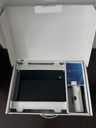 PS4 500GB + Dualshock 20th Anniversary Edition