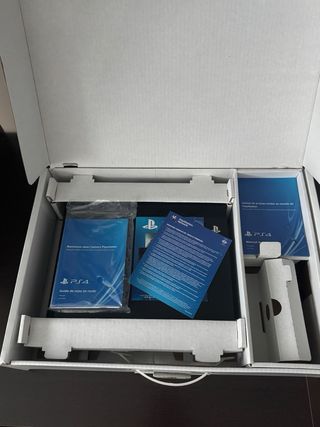 PS4 500GB + Dualshock 20th Anniversary Edition