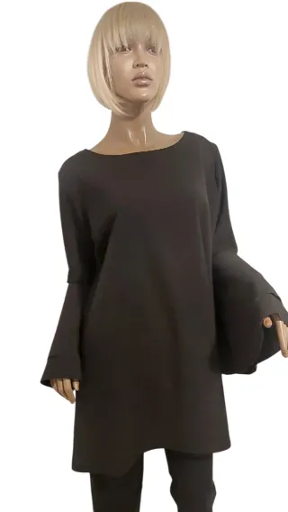 Blusa lunga nera con maniche a campana