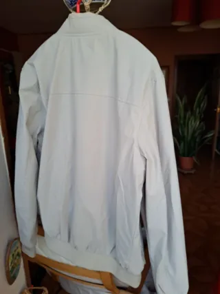 Chaqueta hombre beige. Nueva