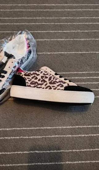 Deportivas leopardo estrella dorada talla 37