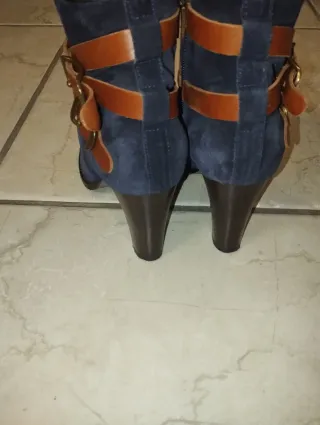 Stivaletti donna blu con cinturini marroni