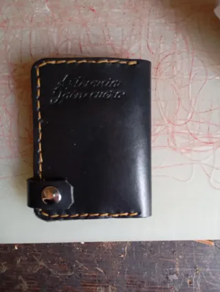 Cartera de cuero artesanal negra