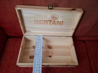 Cassetta in legno Bertani porta oggetti