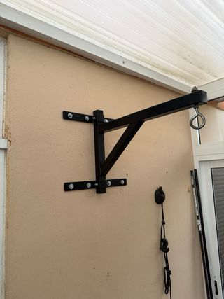 Soporte pared saco boxeo OUTSHOCK