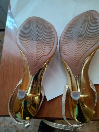 Sandali Isterika Oro Usati Poco